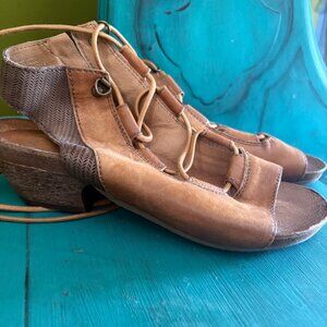 Miz Mooz Satine Sandel Size 9 Never Worn